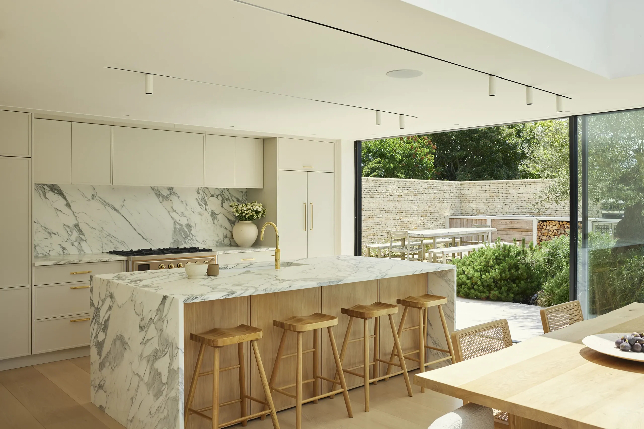 Shaker-style Contemporary Kitchen