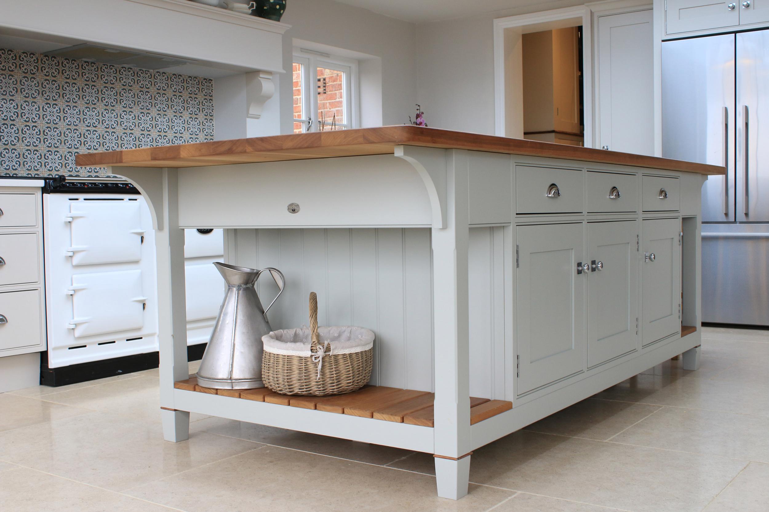 Mounts Hill Woodcraft kitchen, Kent